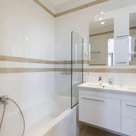 Spiti-manolis * Lévktron