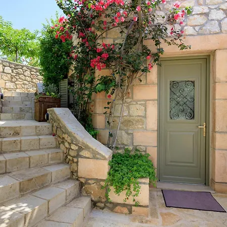 Spiti-manolis Leuktron